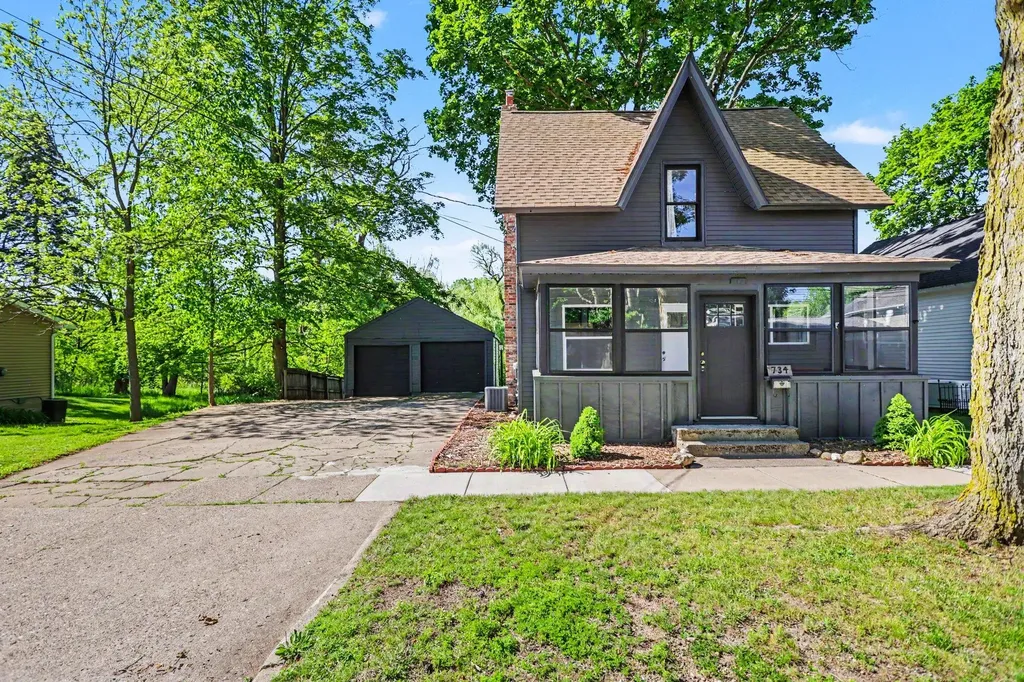 734 E Green Street Marshall City MI 49068