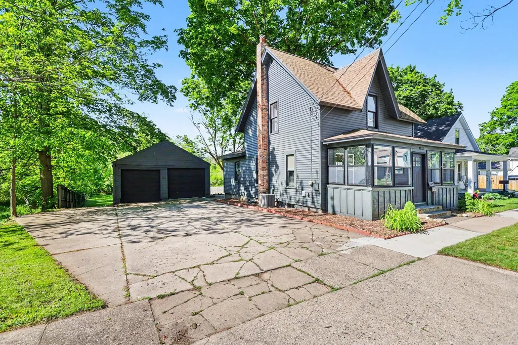 734 E Green Street Marshall City MI 49068
