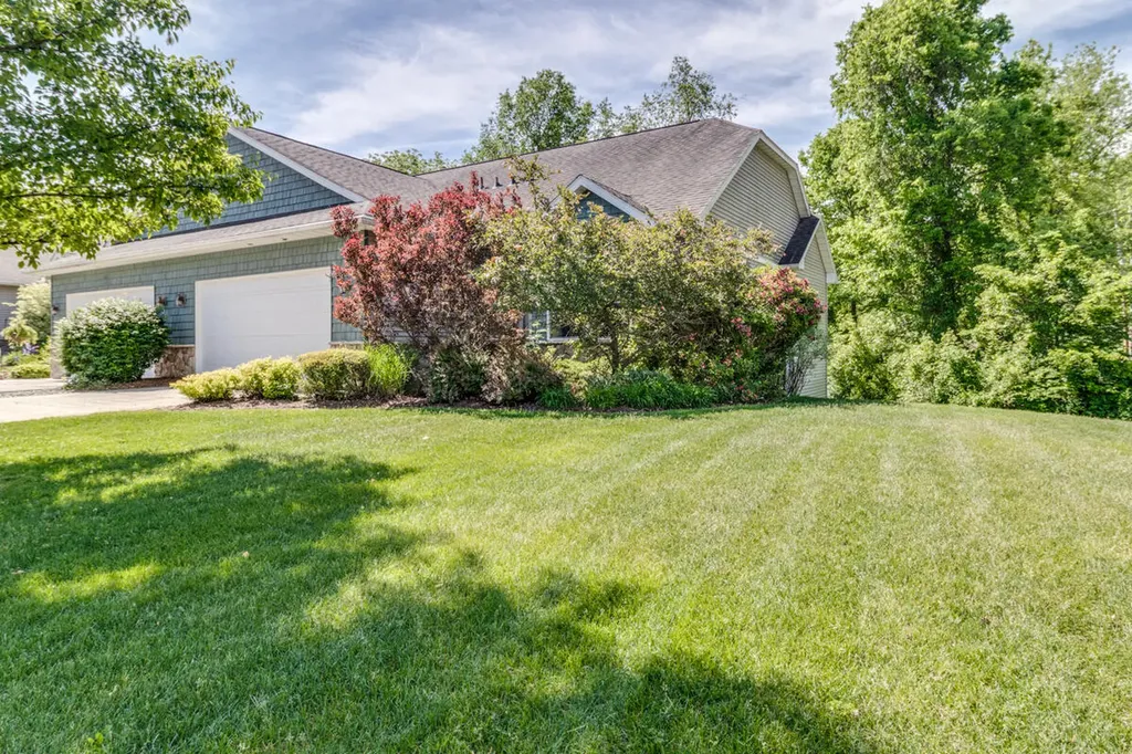 7024 Green Ridge Boulevard Pennfield Charter Township MI 49017