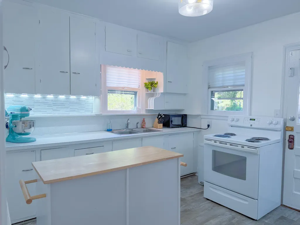 517 W Hanover Street Marshall City MI 49068