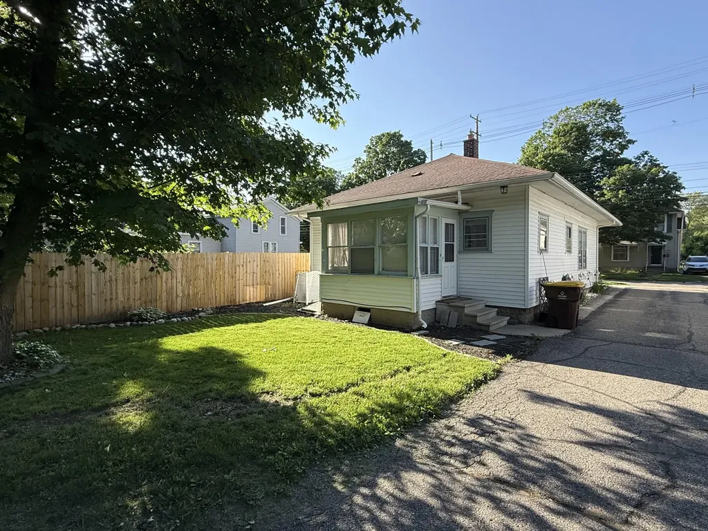 517 W Hanover Street Marshall City MI 49068
