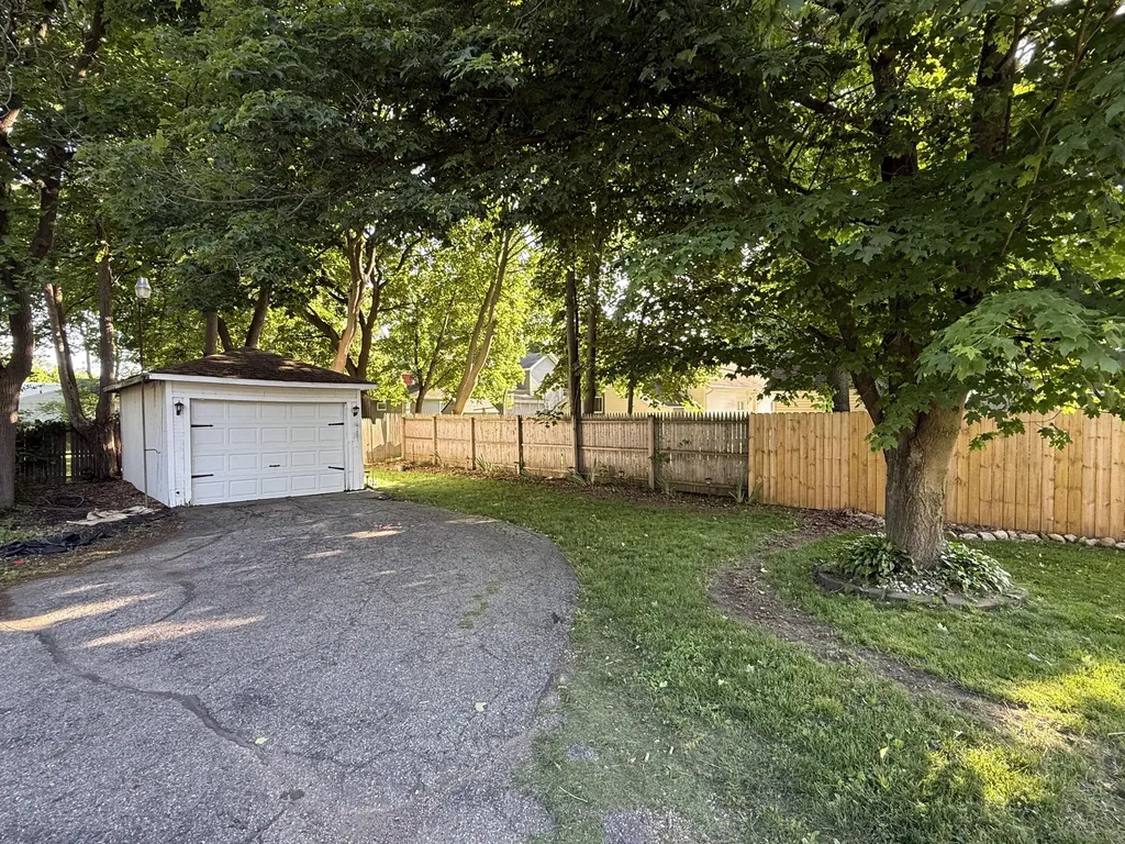 517 W Hanover Street Marshall City MI 49068
