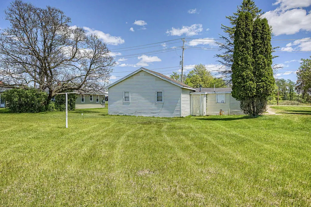 11641 17 Mile Road Fredonia Township MI 49068