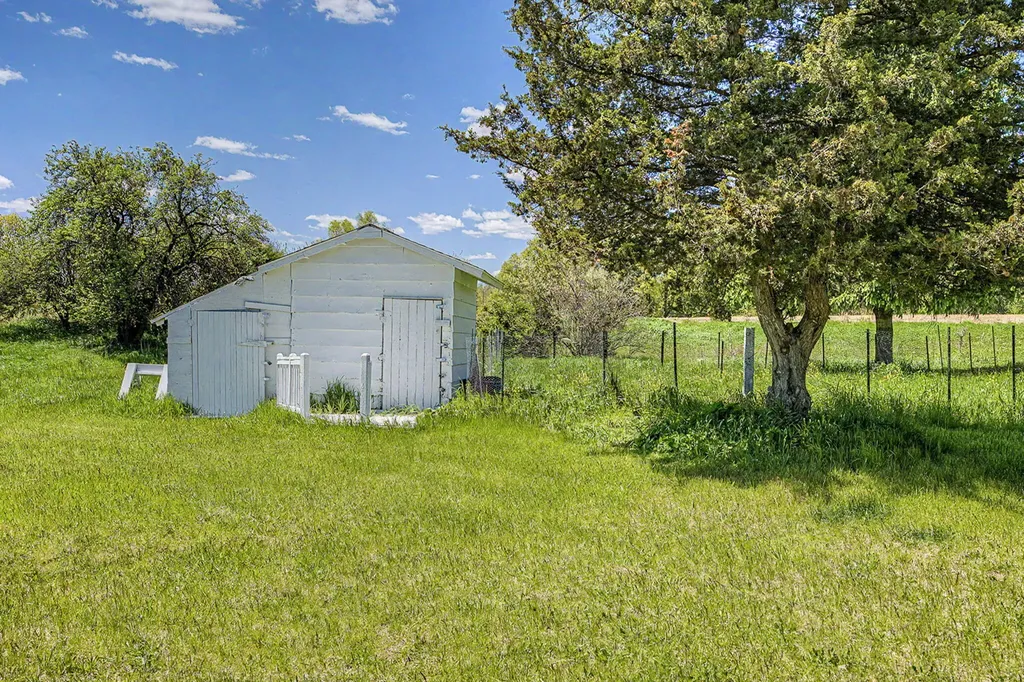 11641 17 Mile Road Fredonia Township MI 49068