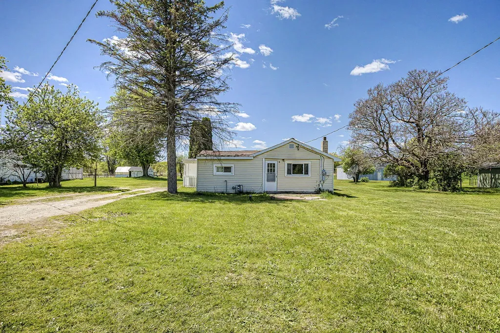 11641 17 Mile Road Fredonia Township MI 49068