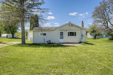 11641 17 Mile Road Fredonia Township MI 49068