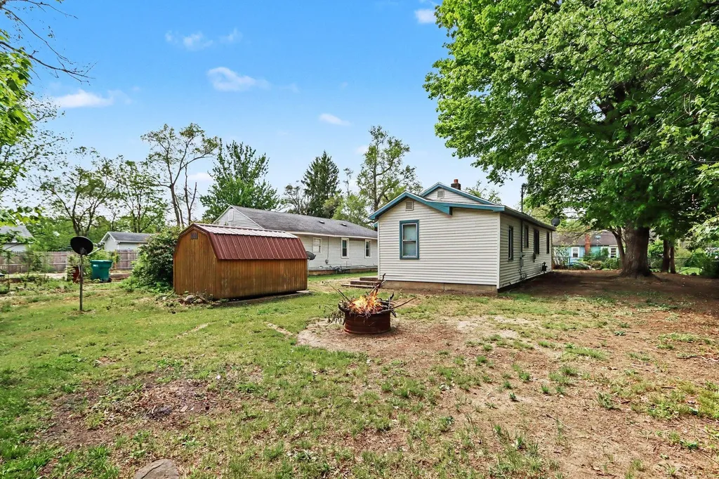 30 Avenue B Springfield City MI 49037