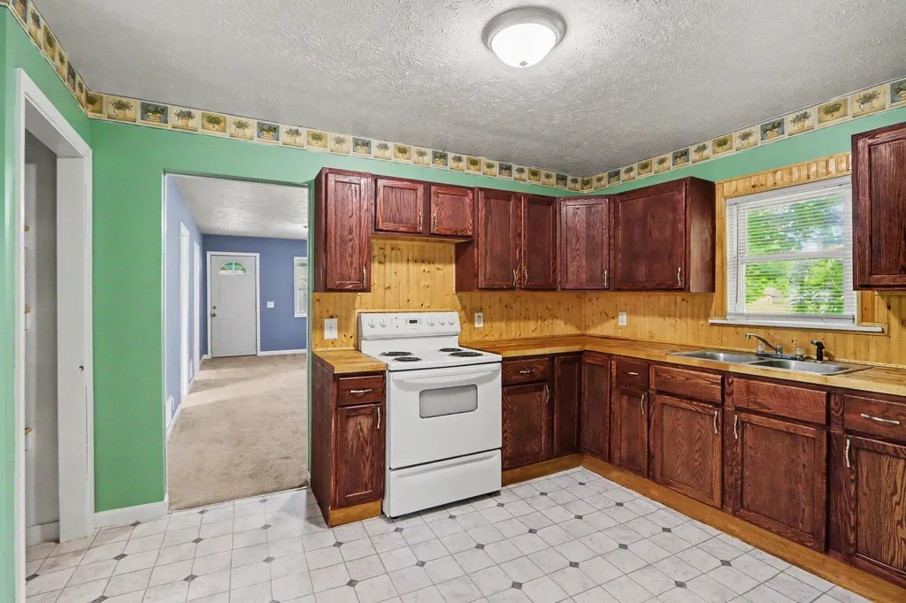 30 Avenue B Springfield City MI 49037