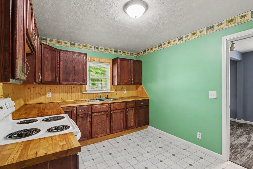 30 Avenue B Springfield City MI 49037