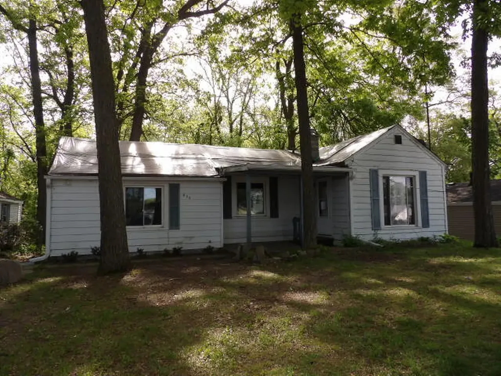 835 Woodland Beach Emmett Charter Township MI 49014