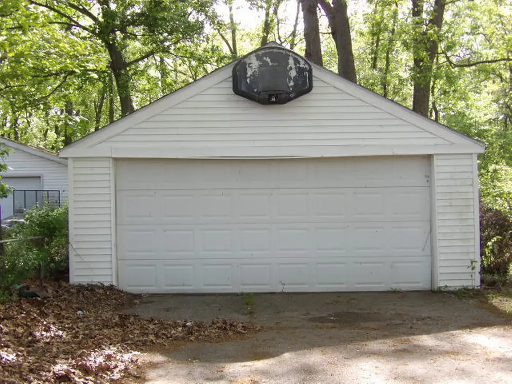 835 Woodland Beach Emmett Charter Township MI 49014