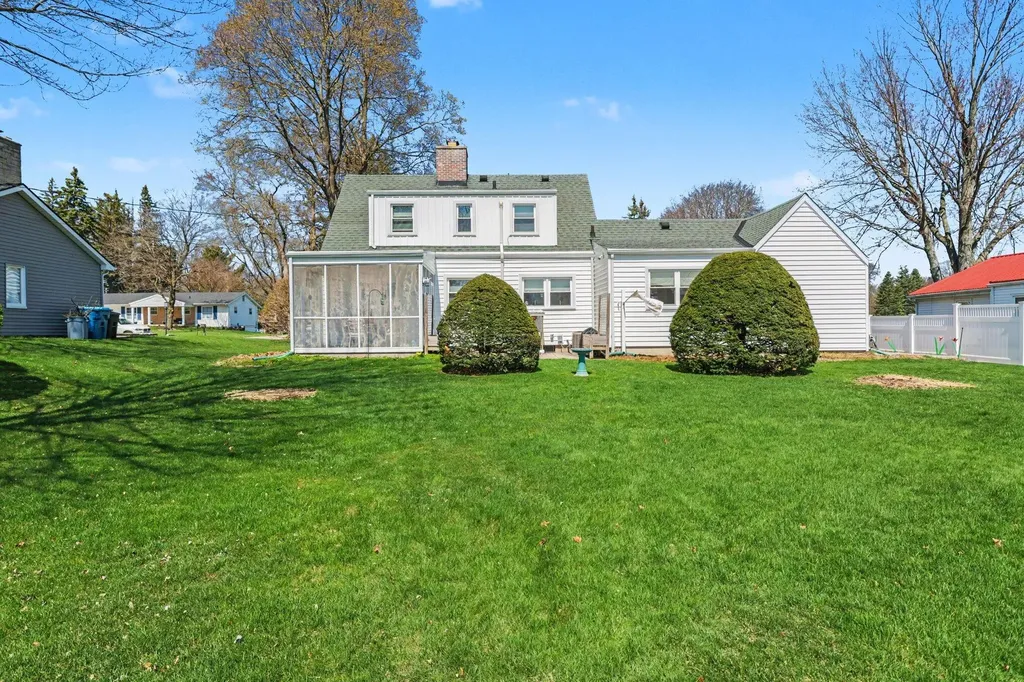 140 E Oakland Place Battle Creek City MI 49015