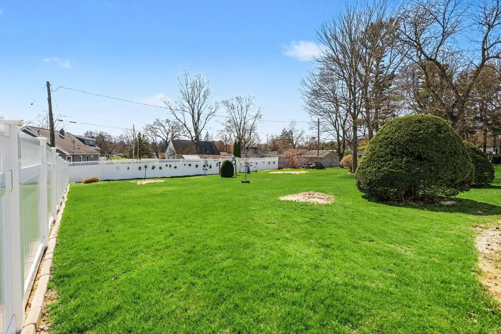 140 E Oakland Place Battle Creek City MI 49015