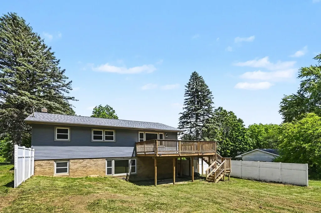 1077 Gidner Road Charlotte City MI 48813