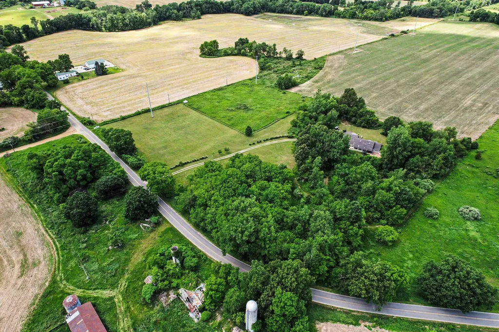 8563 G Drive S Newton Township MI 49033