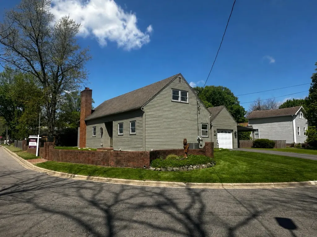 519 E Spruce Street Marshall City MI 49068