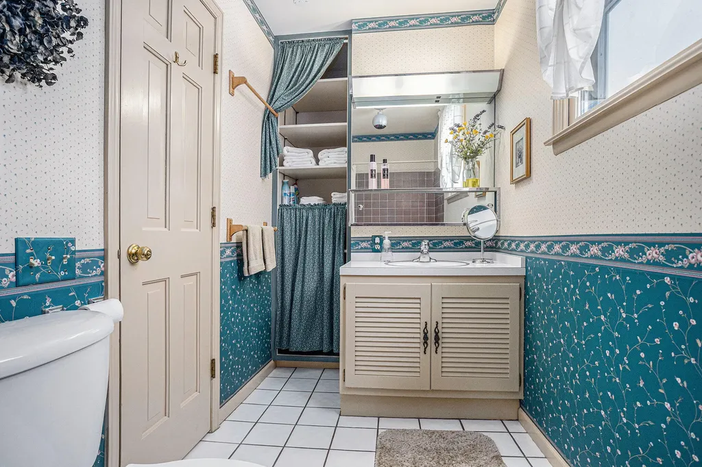 519 E Spruce Street Marshall City MI 49068