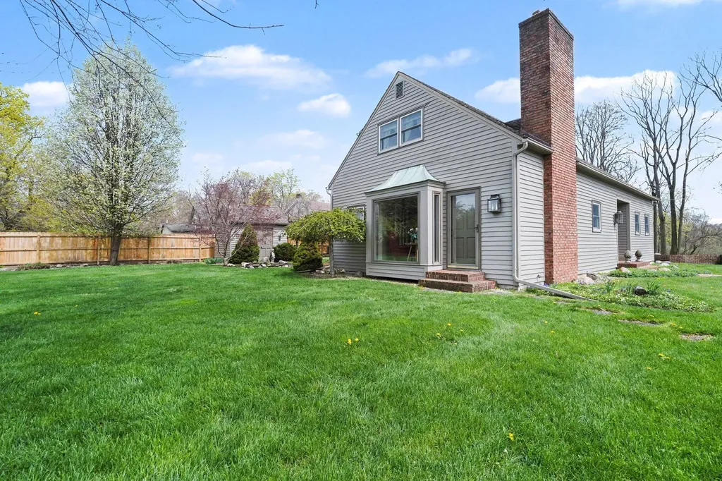 519 E Spruce Street Marshall City MI 49068