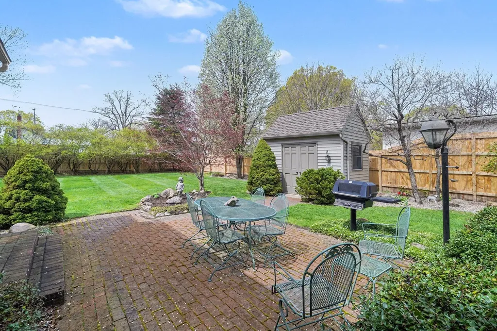 519 E Spruce Street Marshall City MI 49068