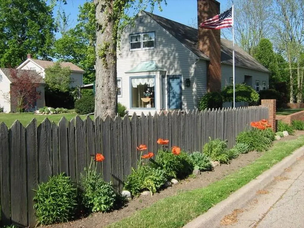 519 E Spruce Street Marshall City MI 49068