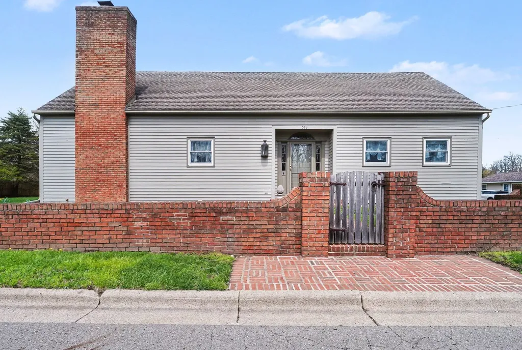 519 E Spruce Street Marshall City MI 49068