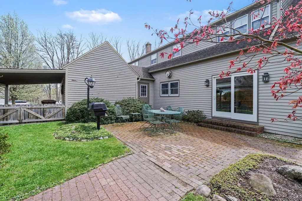 519 E Spruce Street Marshall City MI 49068