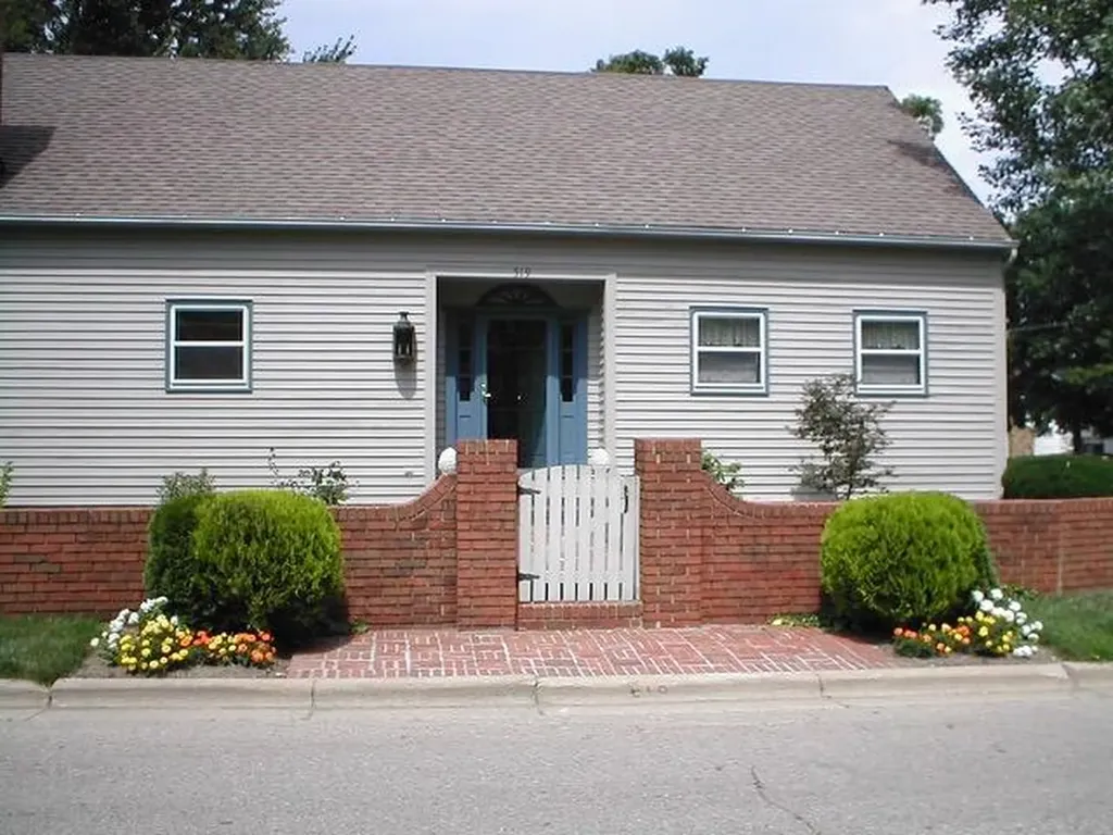 519 E Spruce Street Marshall City MI 49068