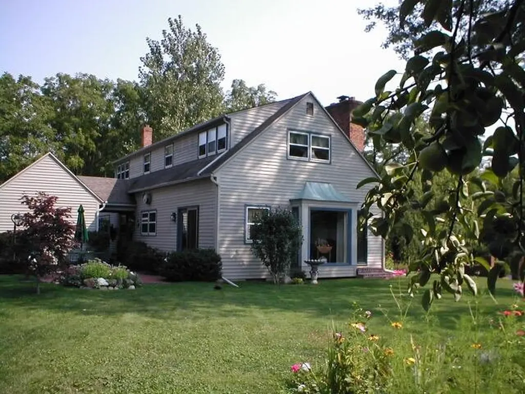 519 E Spruce Street Marshall City MI 49068