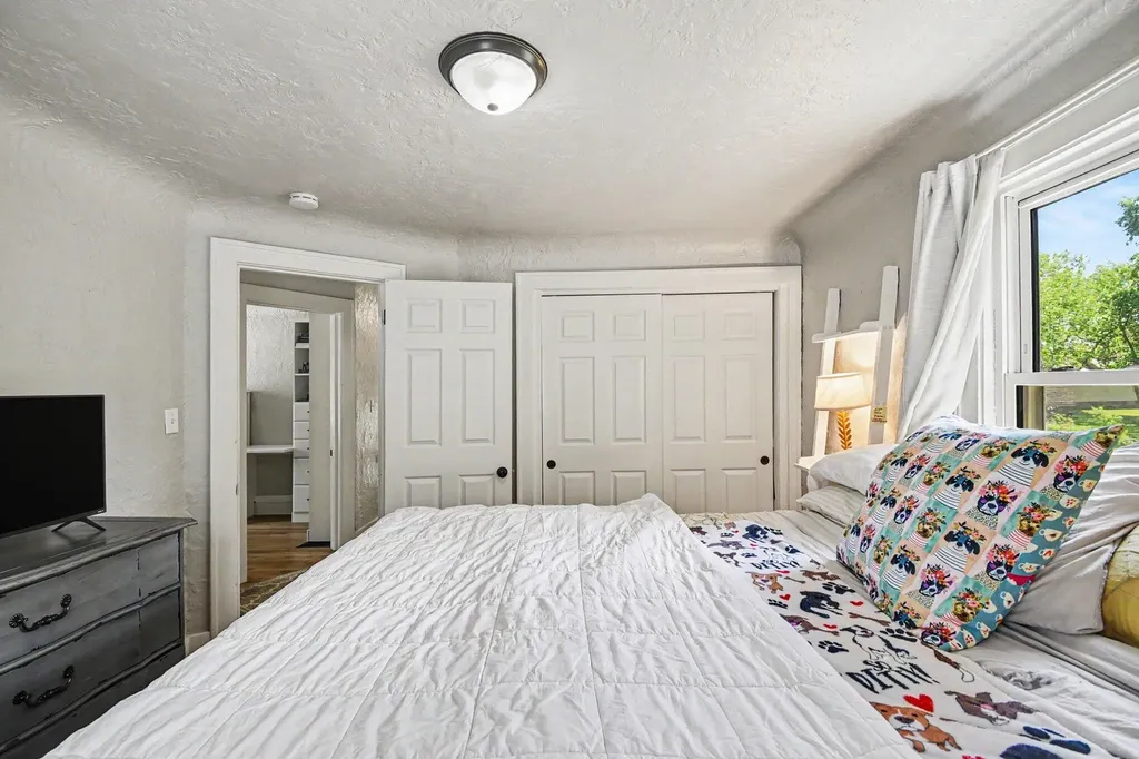 236 Dean Street NE Grand Rapids City MI 49505