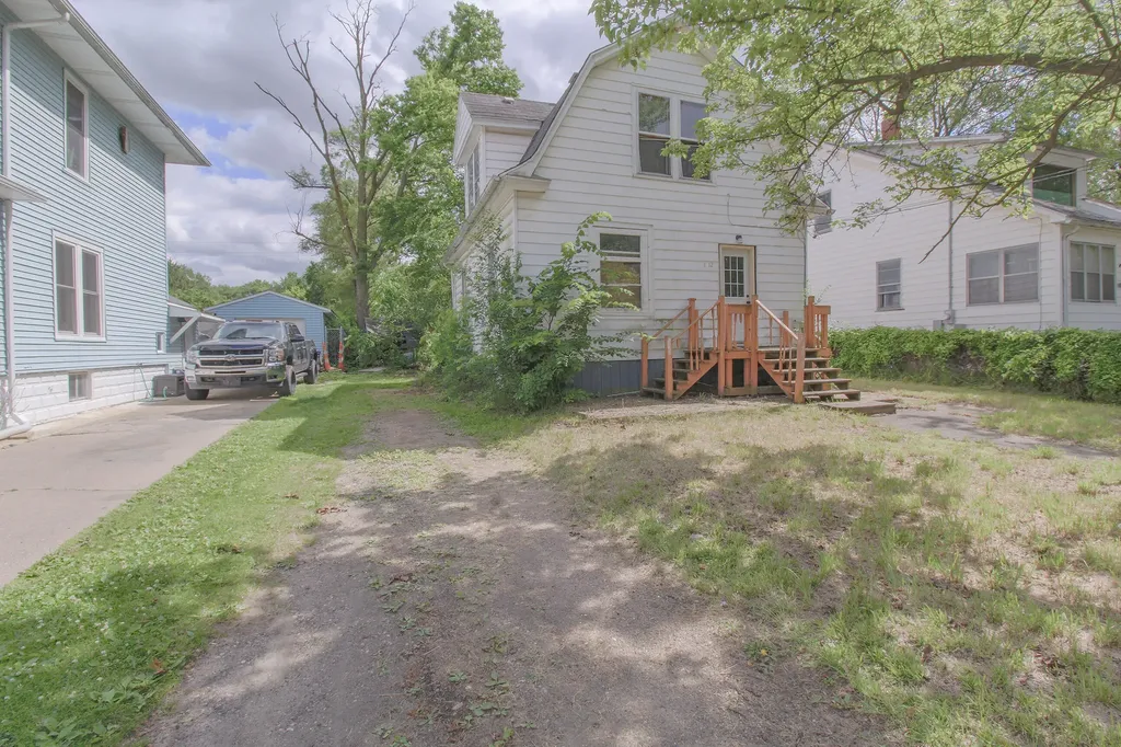 1412 E Alcott Street Kalamazoo City MI 49001