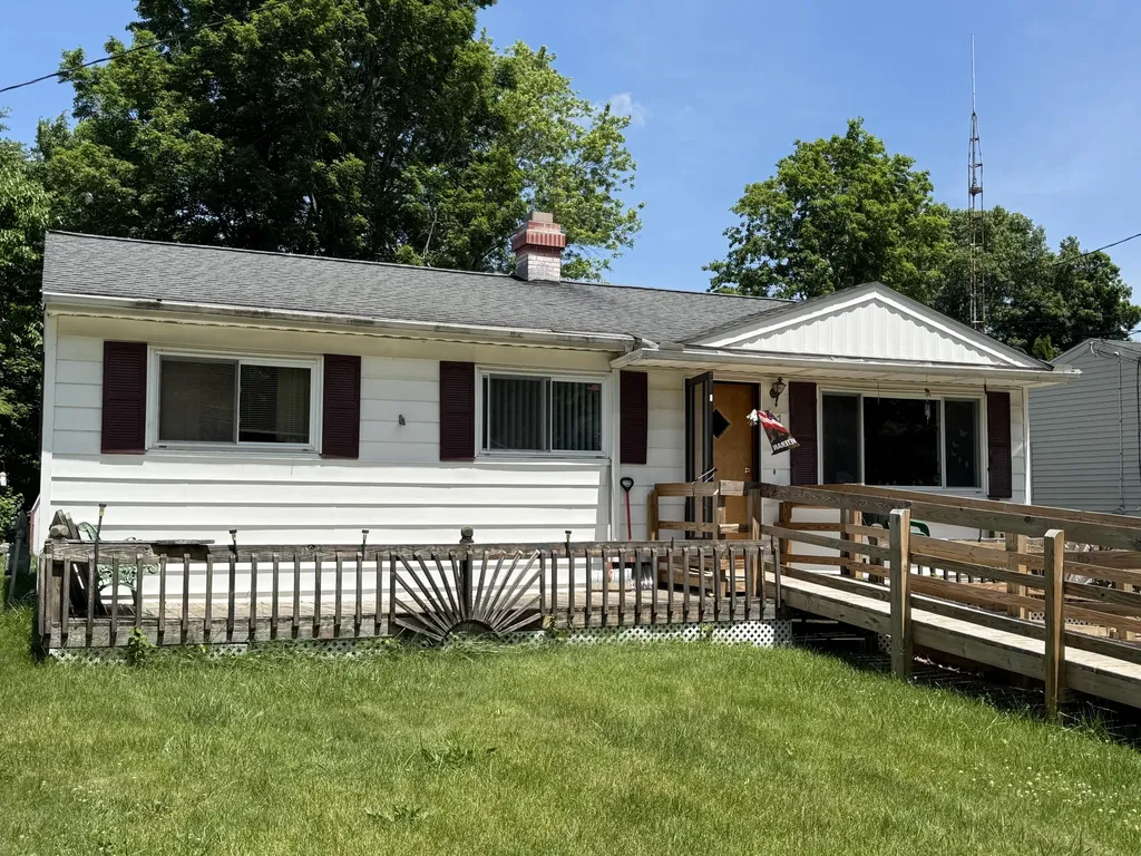 607 E North Street Albion City MI 49224
