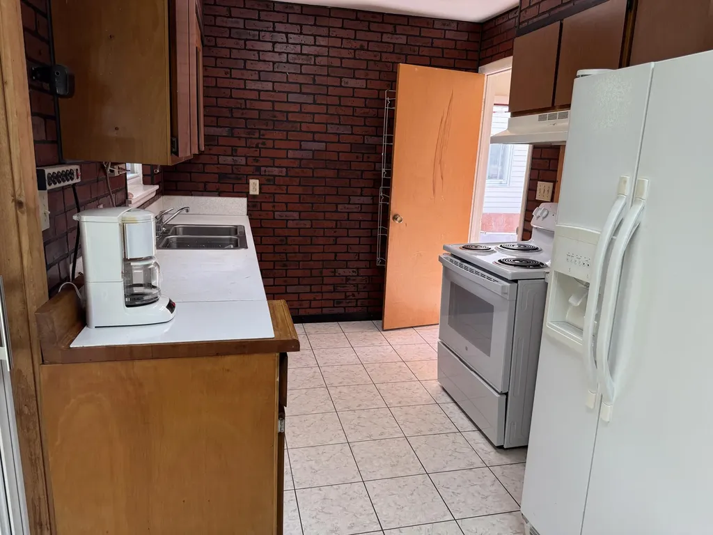 607 E North Street Albion City MI 49224