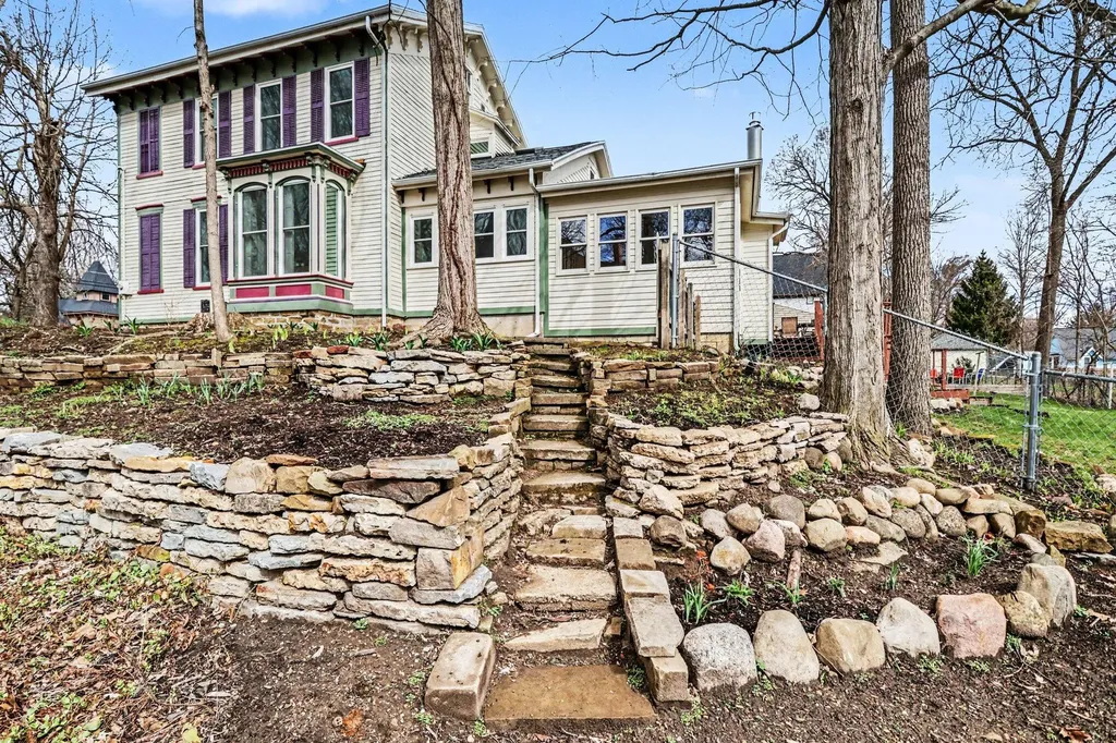 320 N Division Street Marshall City MI 49068