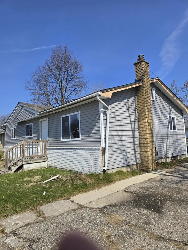 5017 Conners Lansing City MI 48911
