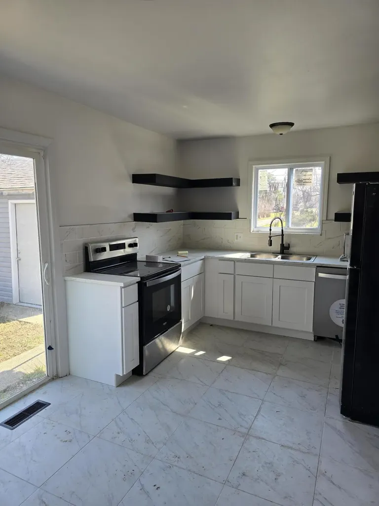 5017 Conners Lansing City MI 48911