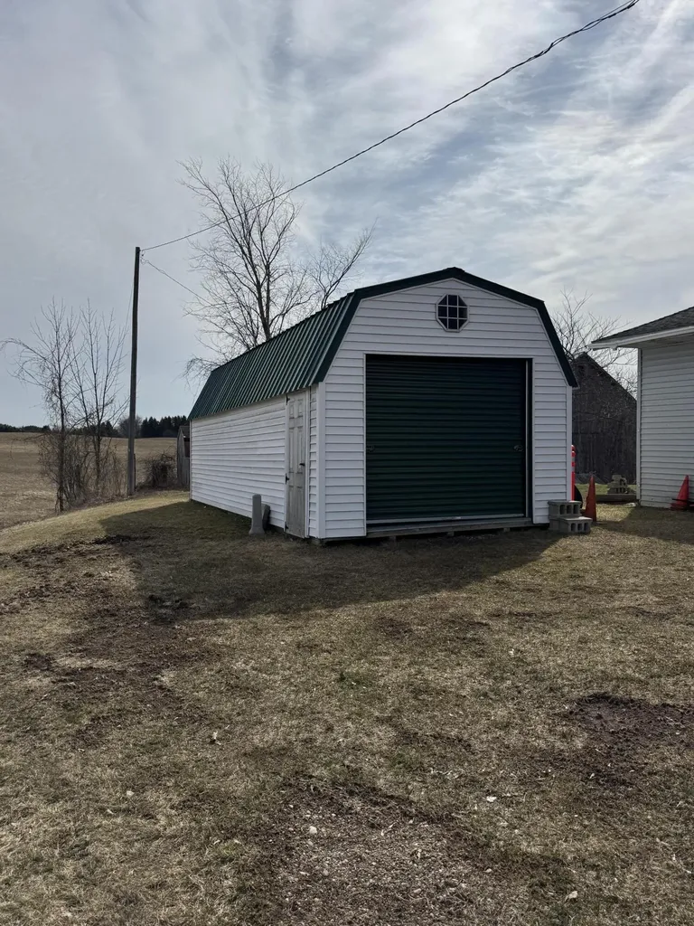 2126 200th Avenue Richmond Township MI 49677