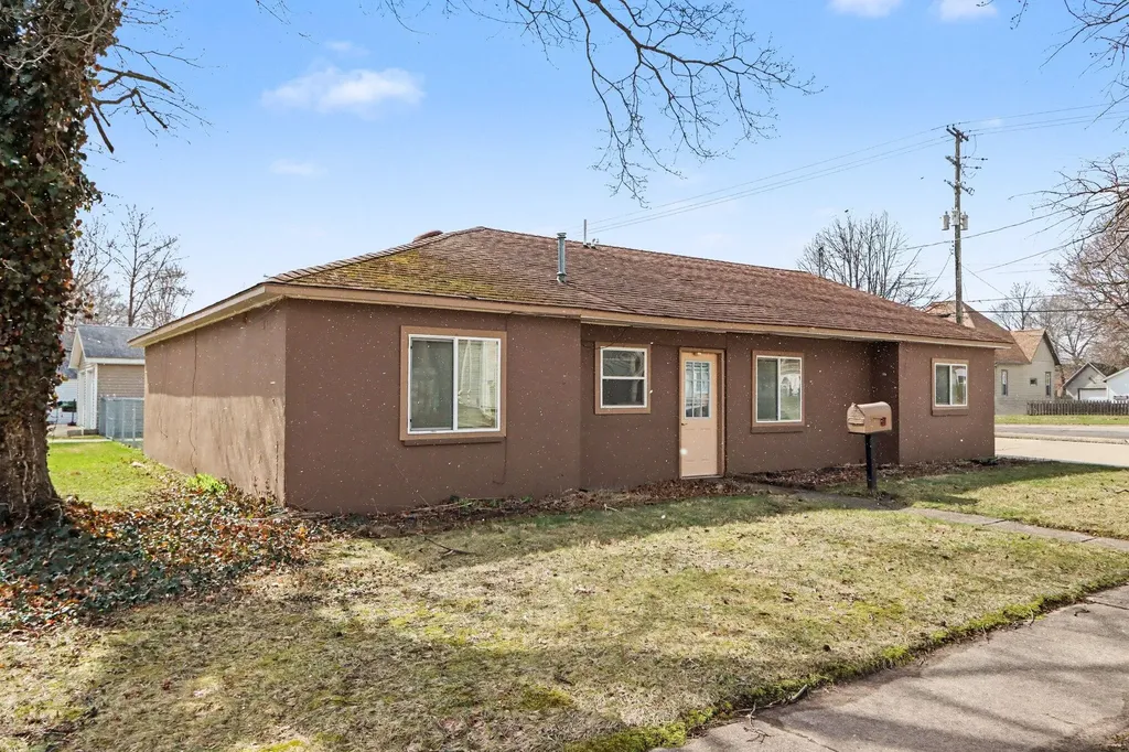 207 Exchange Street Marshall City MI 49068