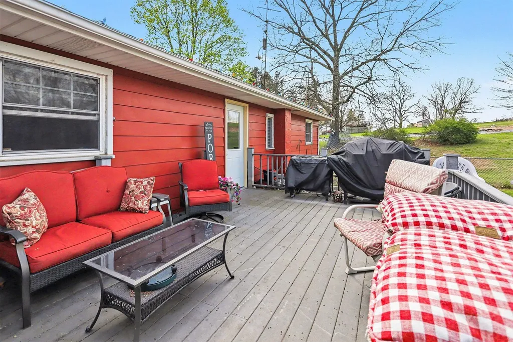 7511 E Drive N Emmett Charter Township MI 49014