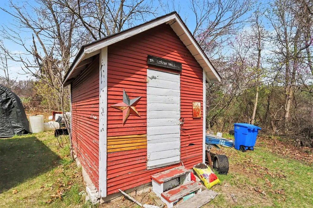 7511 E Drive N Emmett Charter Township MI 49014