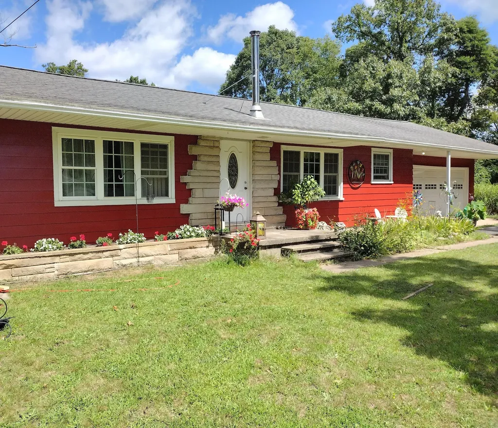 7511 E Drive N Emmett Charter Township MI 49014