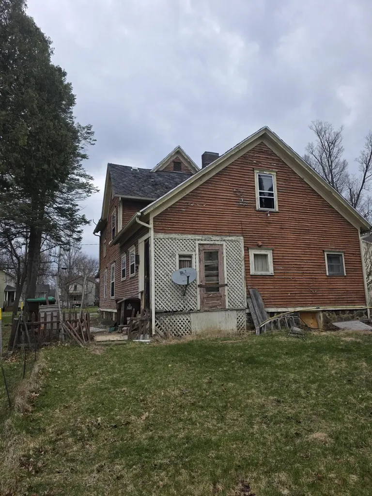 113 W Walnut Street Albion Township MI 49224