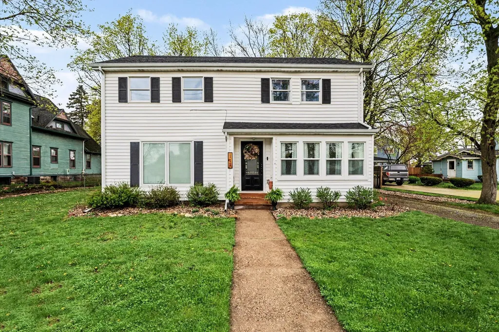 112 W Spruce Street Marshall City MI 49068