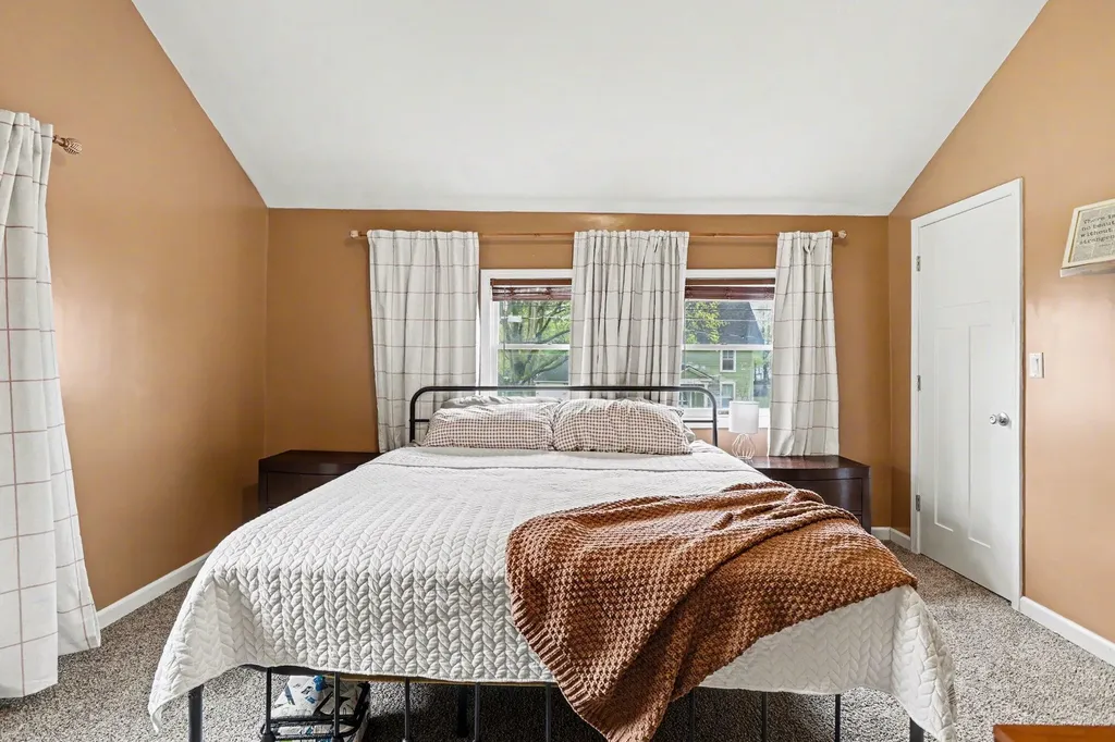 112 W Spruce Street Marshall City MI 49068
