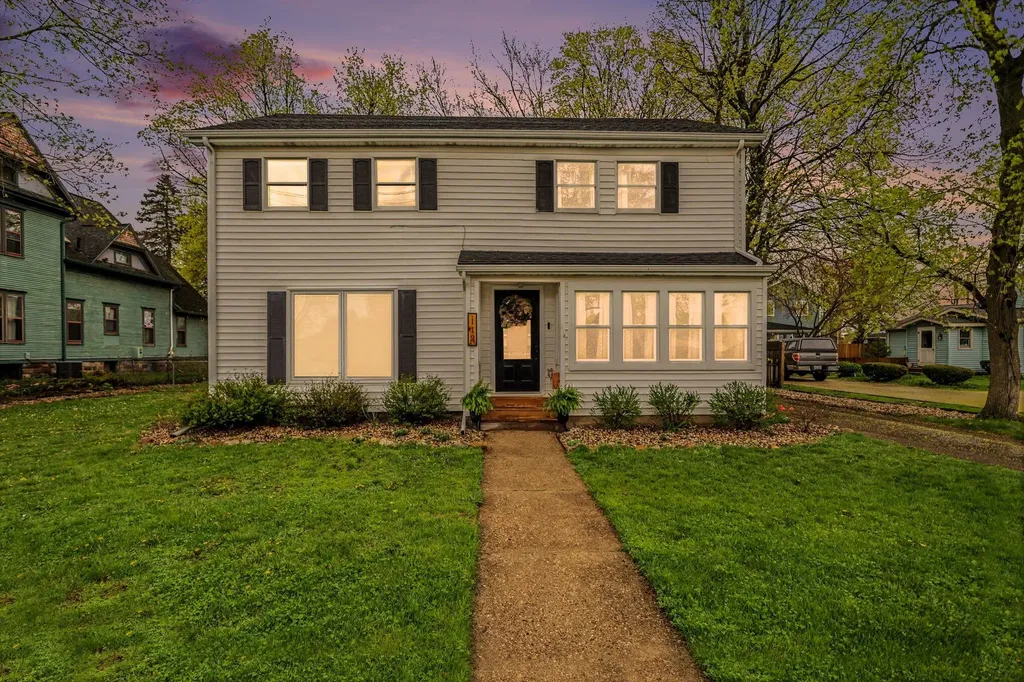 112 W Spruce Street Marshall City MI 49068