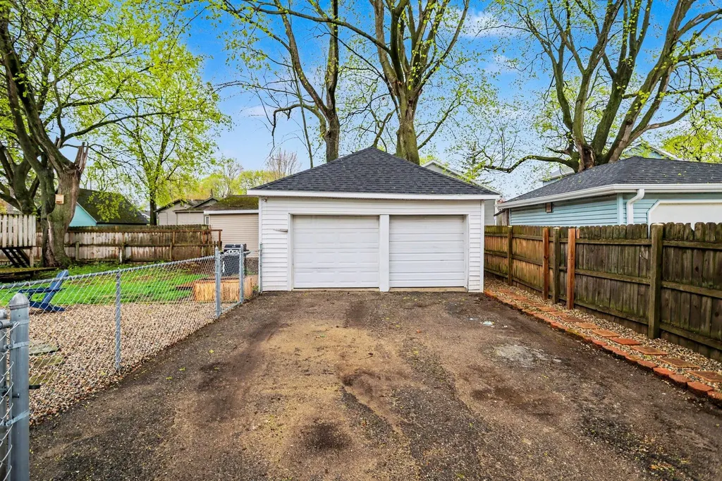112 W Spruce Street Marshall City MI 49068