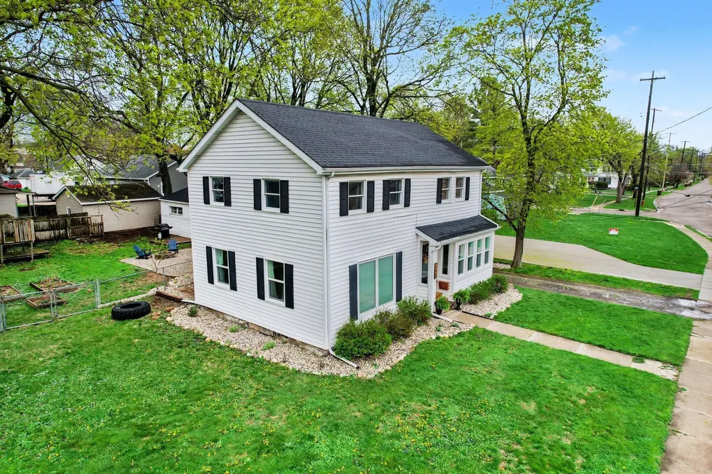 112 W Spruce Street Marshall City MI 49068