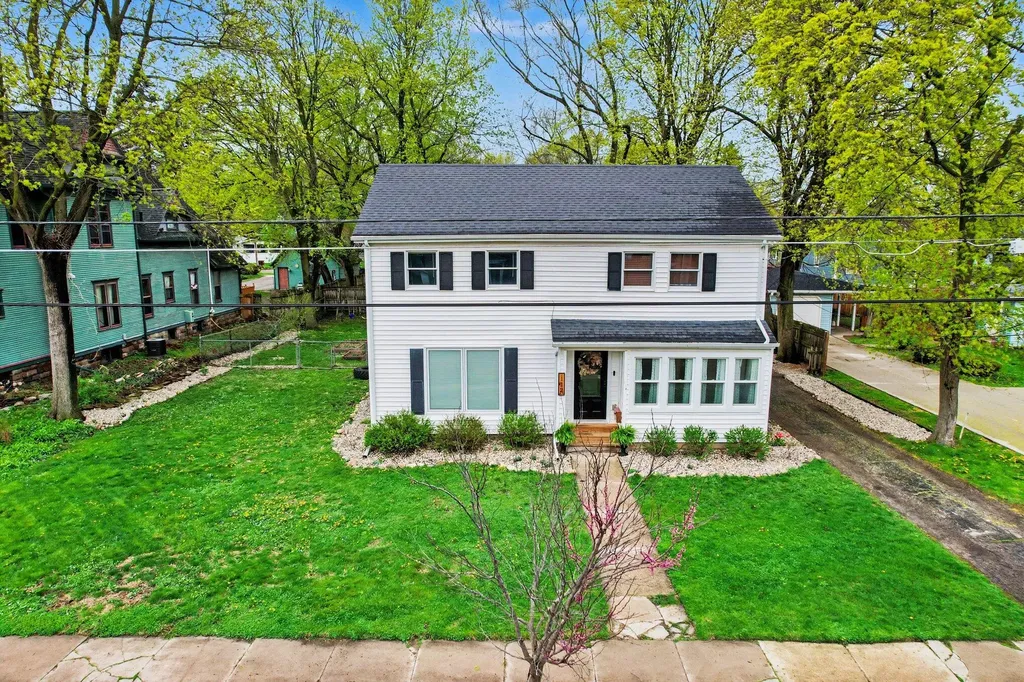 112 W Spruce Street Marshall City MI 49068
