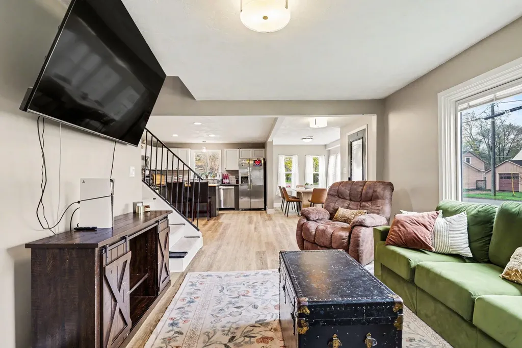 112 W Spruce Street Marshall City MI 49068