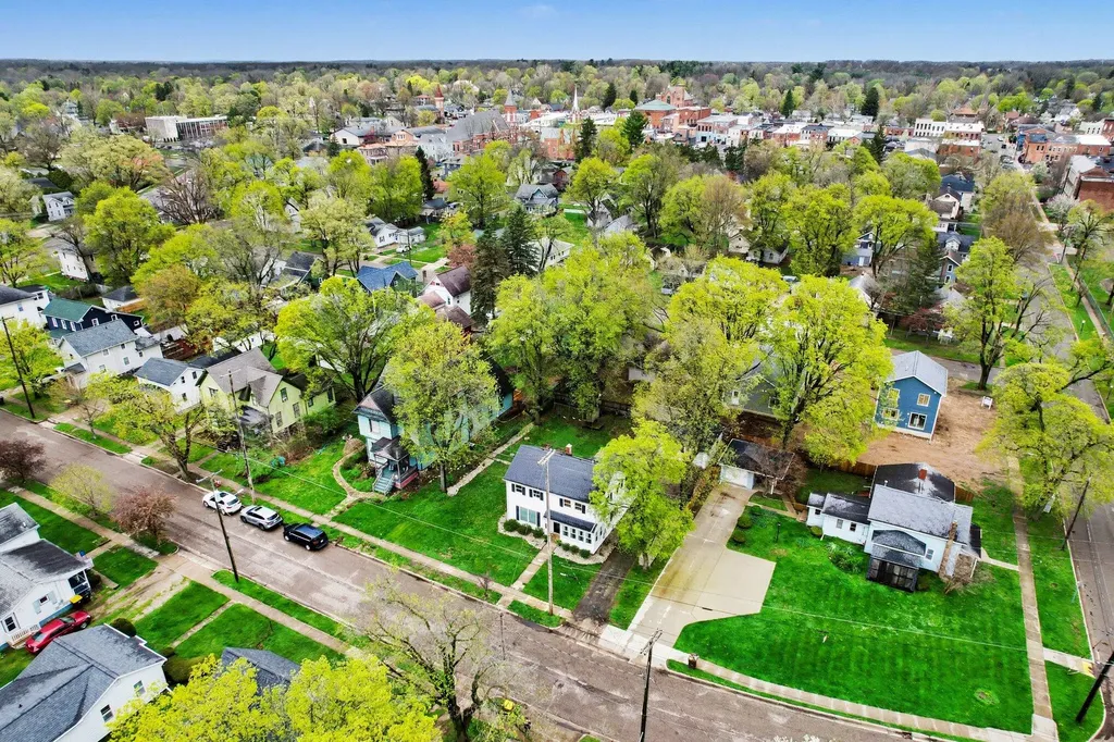 112 W Spruce Street Marshall City MI 49068
