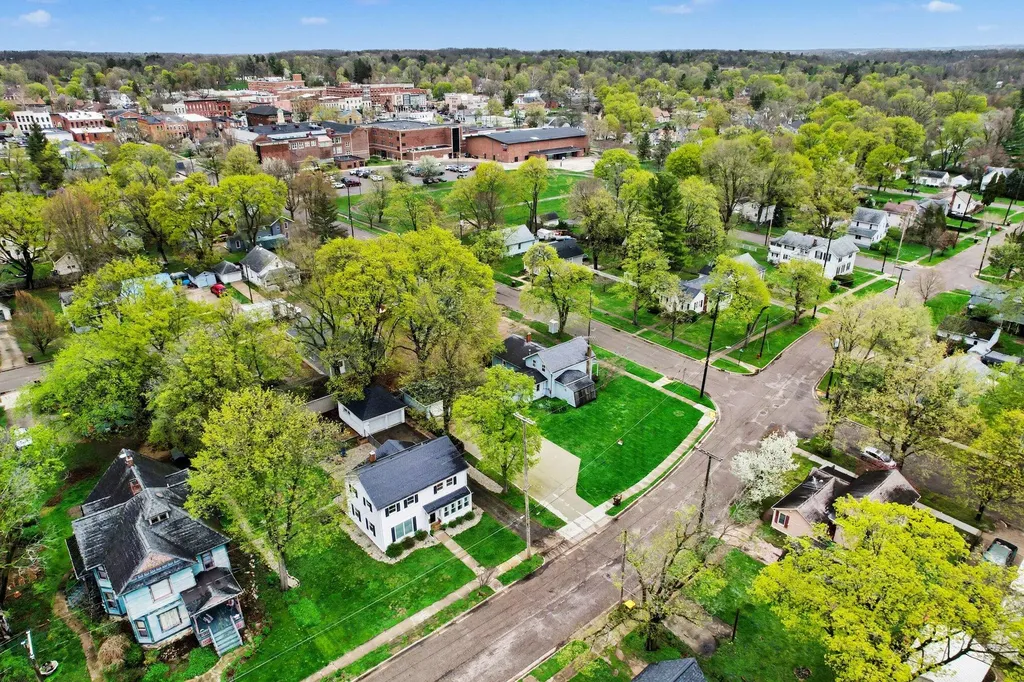 112 W Spruce Street Marshall City MI 49068